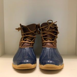 Woman’s sperry boots